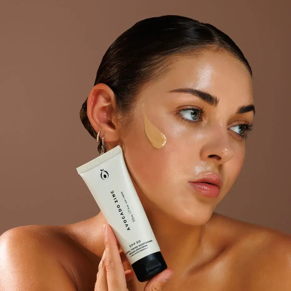 Avocado Zinc - Spf 50 Natural Tinted Moisturiser: Light