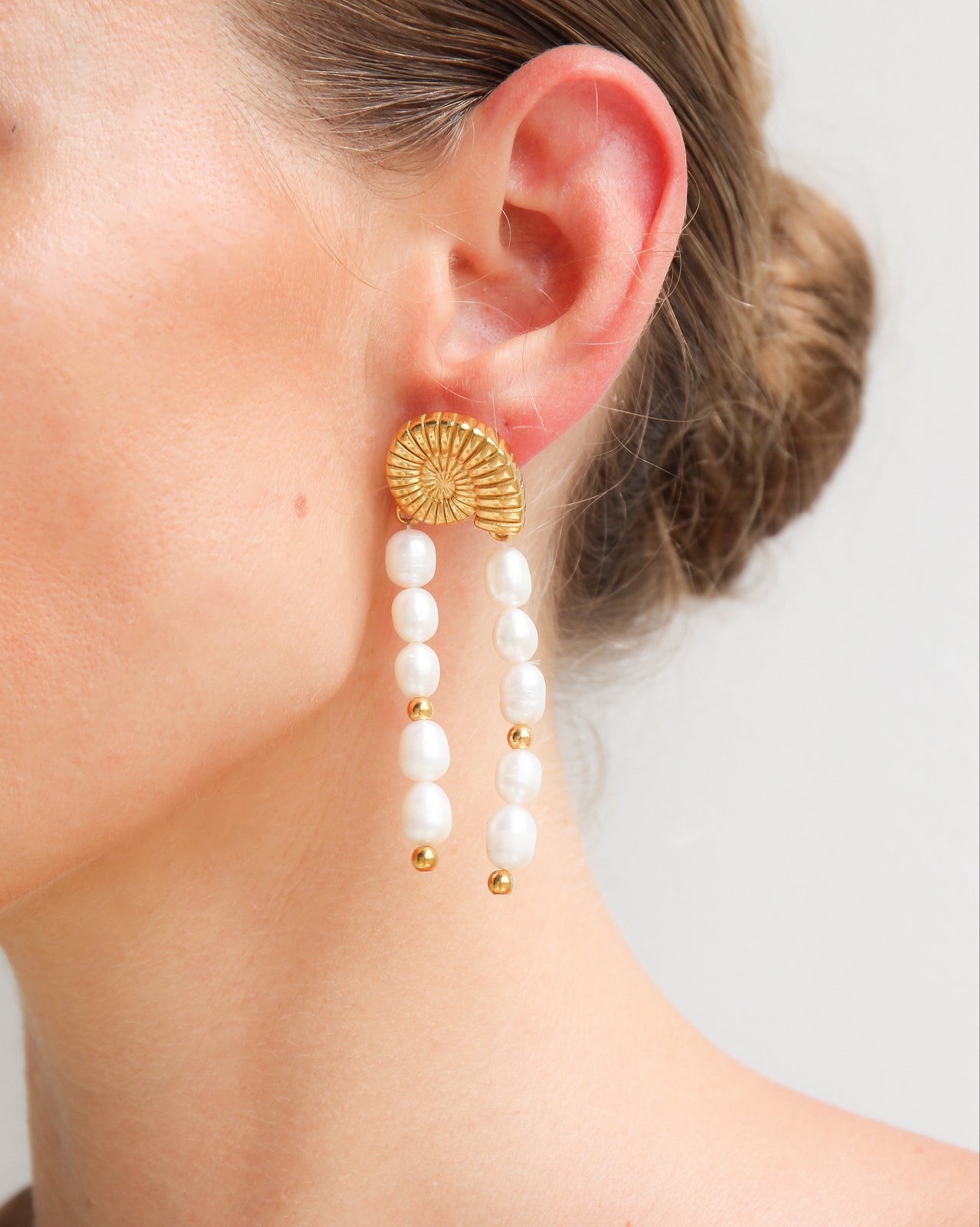 CONCH SHELL PEARL DROP TASSEL EARRINGS - STUDIO JO STORE  