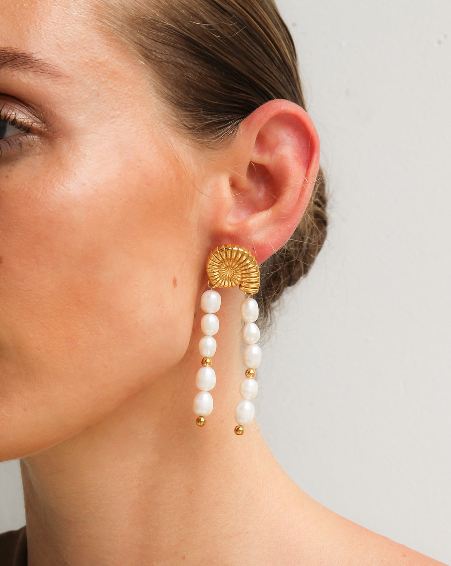 CONCH SHELL PEARL DROP TASSEL EARRINGS - STUDIO JO STORE  