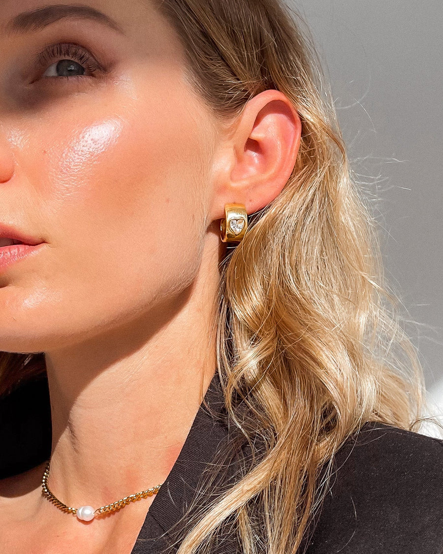 DIAMOND HEART HUGGIE EARRINGS GOLD - STUDIO JO STORE  