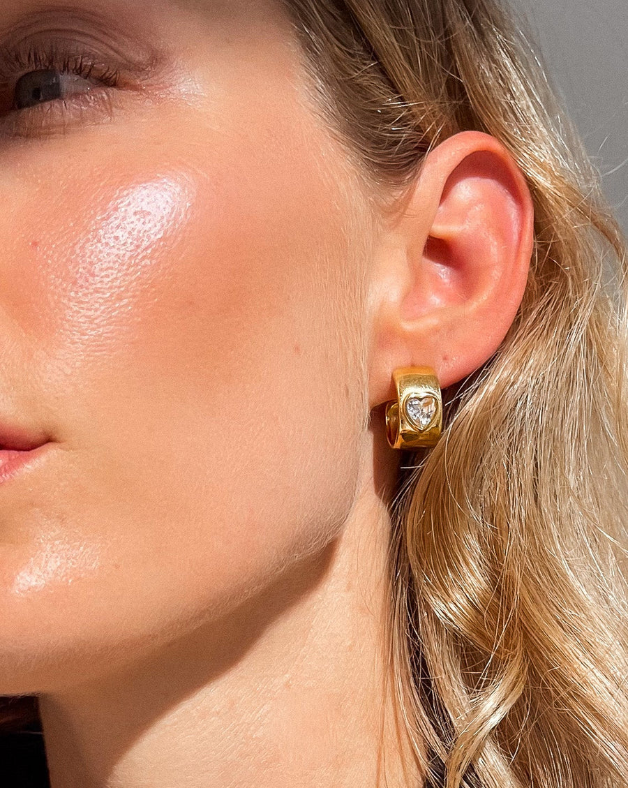 DIAMOND HEART HUGGIE EARRINGS GOLD - STUDIO JO STORE  