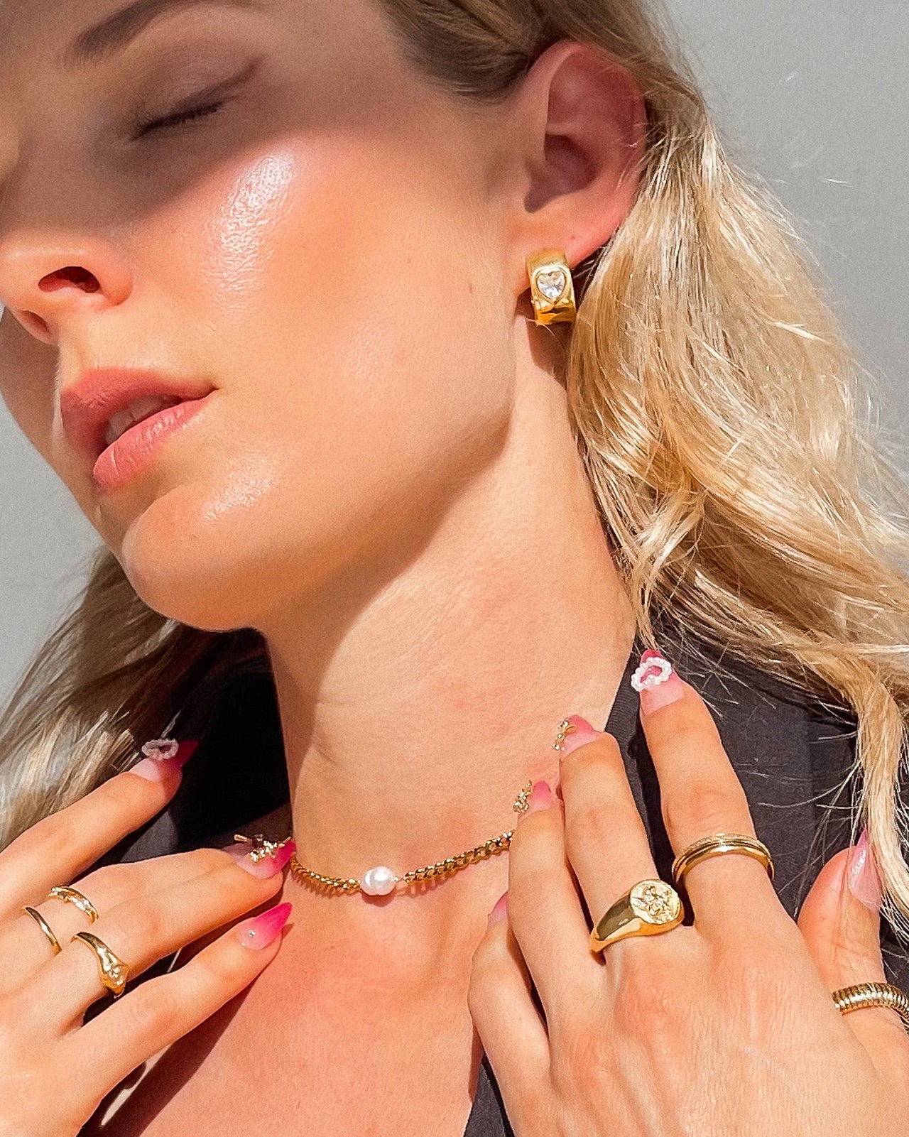DIAMOND HEART HUGGIE EARRINGS GOLD - STUDIO JO STORE  
