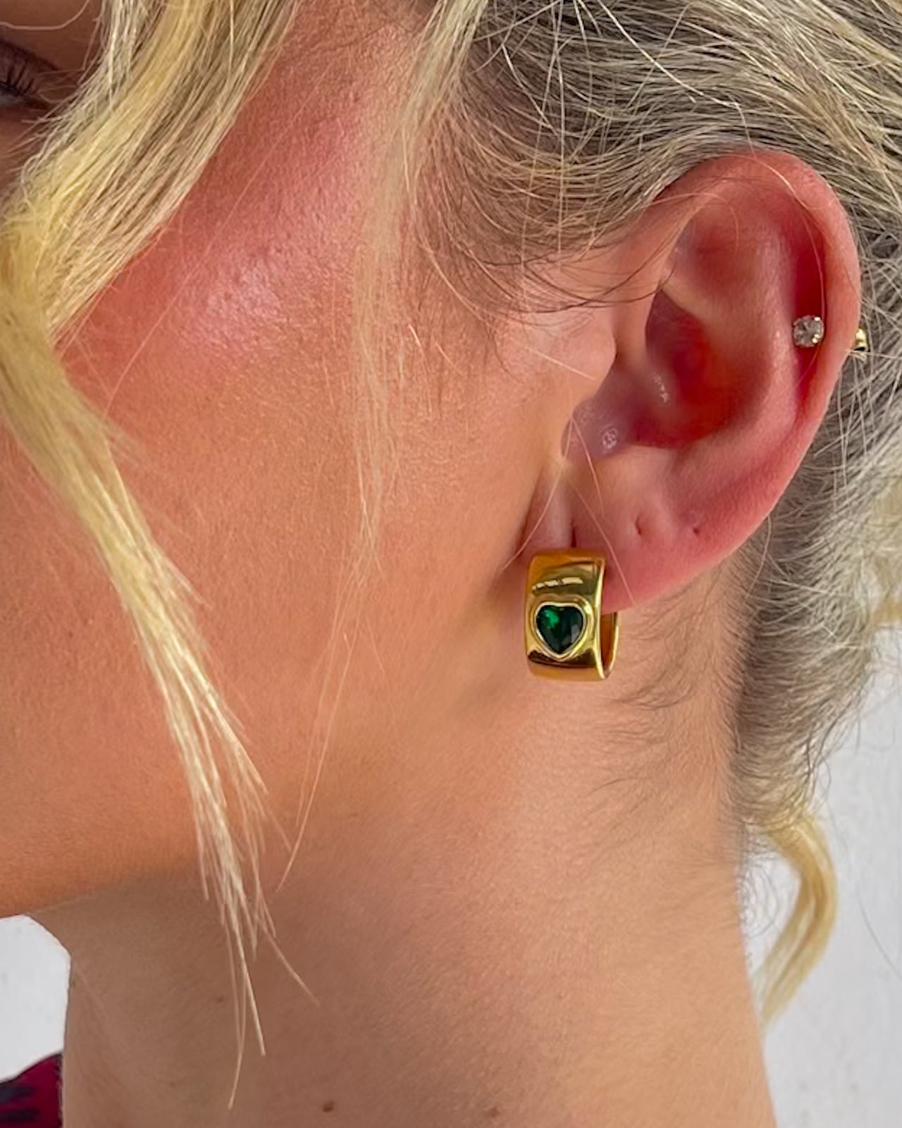 EMERALD HEART HUGGIE EARRINGS GOLD - STUDIO JO STORE  