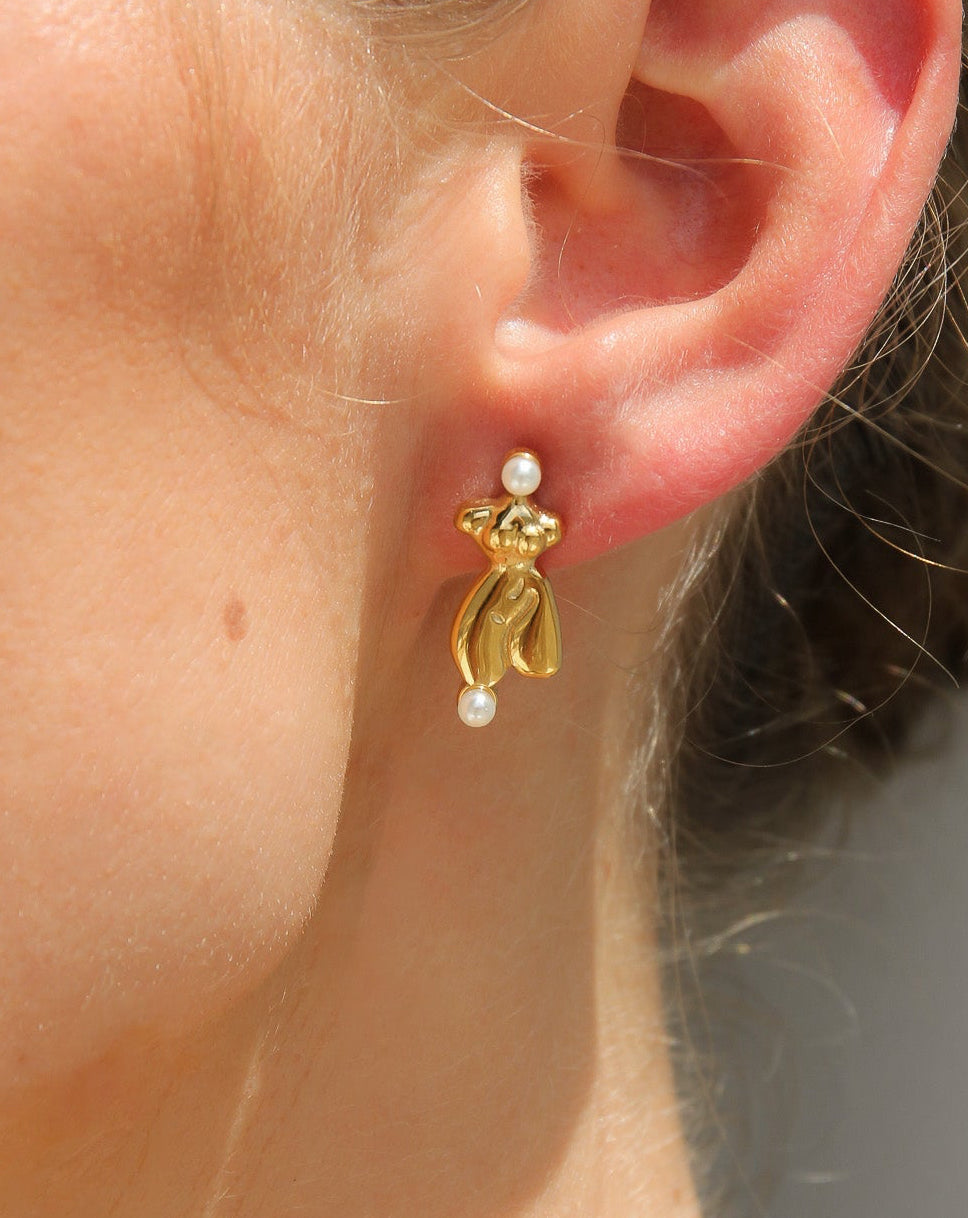GOLD CURVY LADY STUD EARRINGS - STUDIO JO STORE  