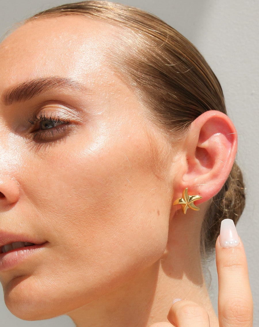 GOLD STARFISH STUD EARRINGS 18K GOLD - STUDIO JO STORE  