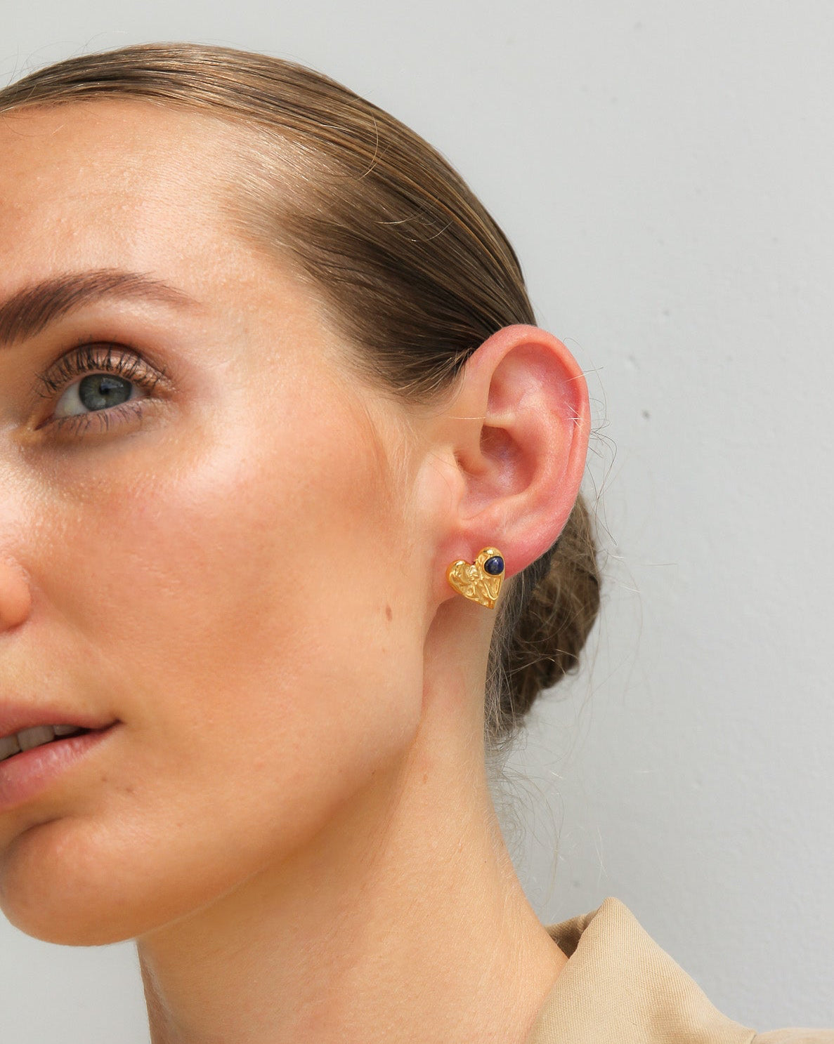 GOLD TEXTURED HEART STUD EARRINGS - STUDIO JO STORE  