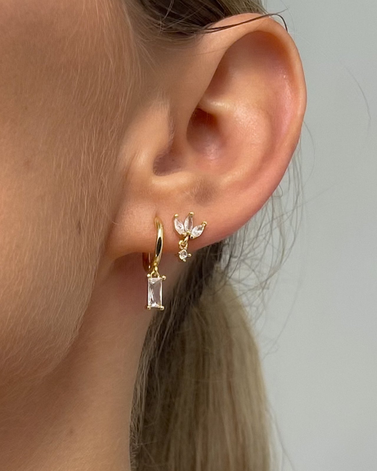 ISLA BAGUETTE HOOP EARRINGS CLEAR CRYSTAL 18K GOLD PVD PLATED - STUDIO JO STORE  