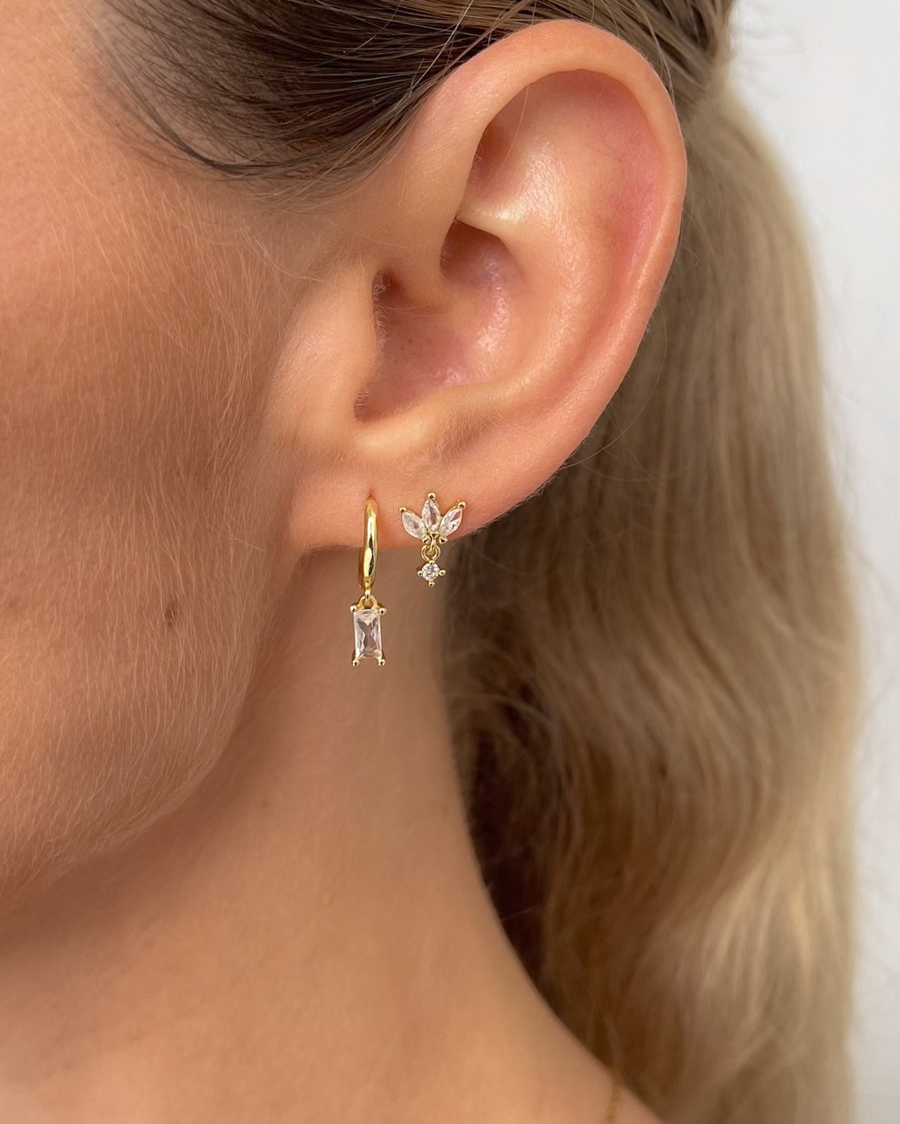 ISLA BAGUETTE HOOP EARRINGS CLEAR CRYSTAL 18K GOLD PVD PLATED - STUDIO JO STORE  
