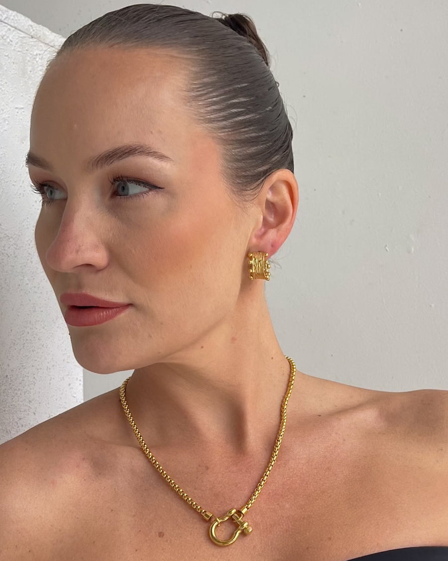 LIYLAH TEXTURED STUD EARRINGS 18K GOLD - STUDIO JO STORE  