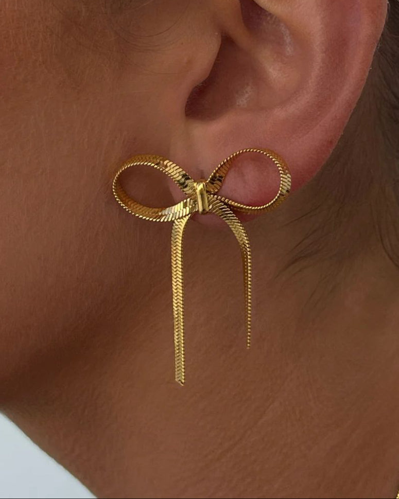 Lune Petite Bow Stud Earrings – 18K Gold - STUDIO JO STORE  