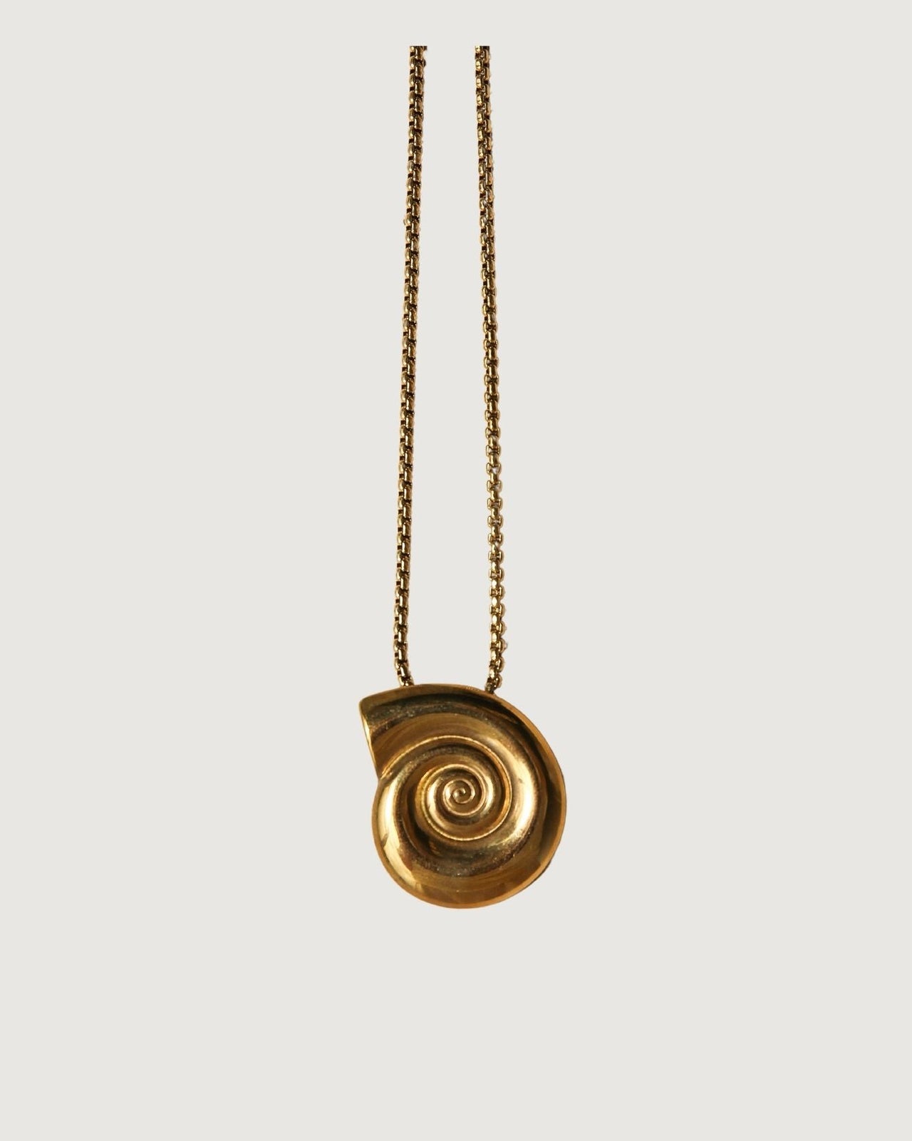 GOLD CONCH SHELL NECKLACE - STUDIO JO STORE  