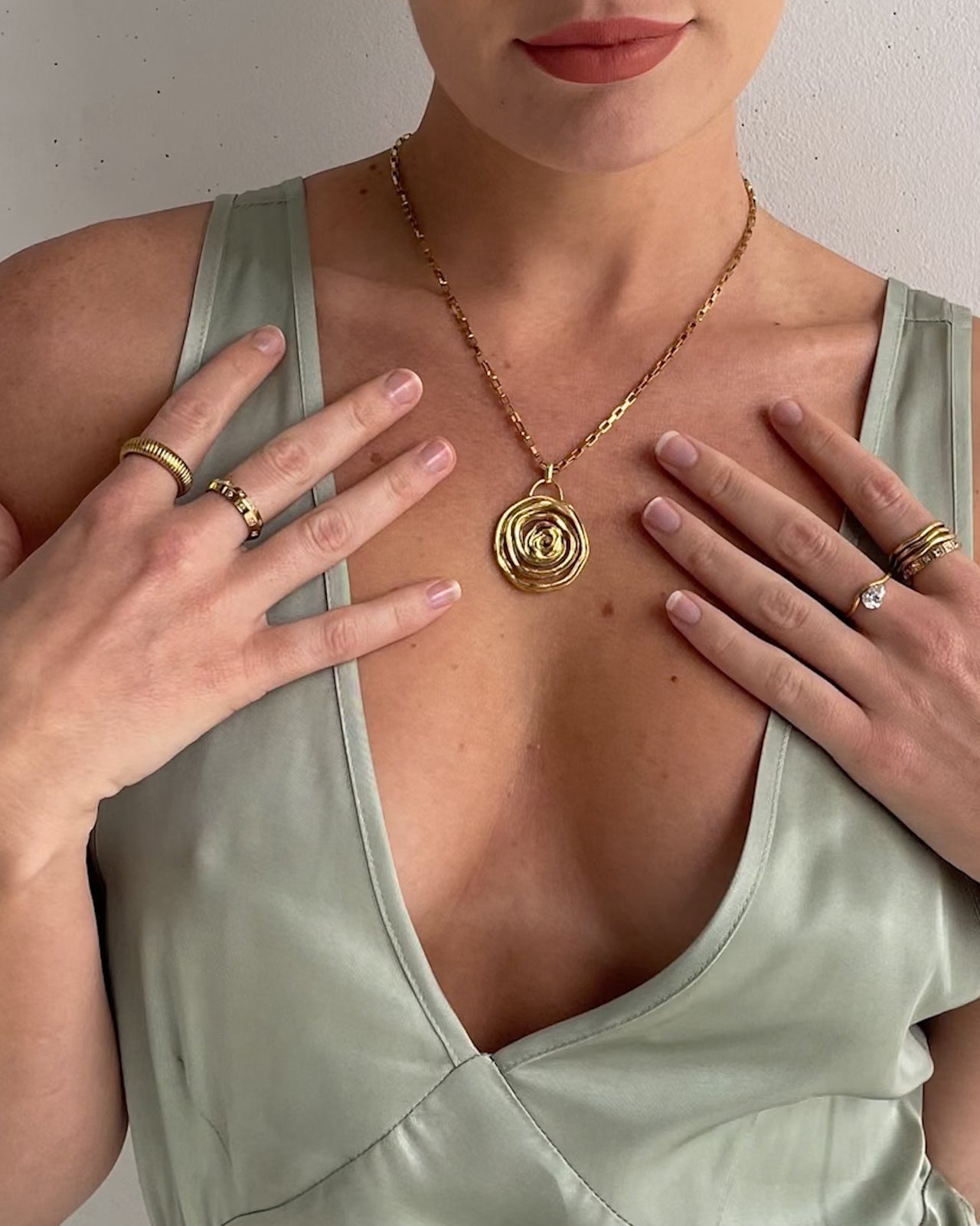 EMPRESS STUDDED BAND RING GOLD - STUDIO JO STORE  