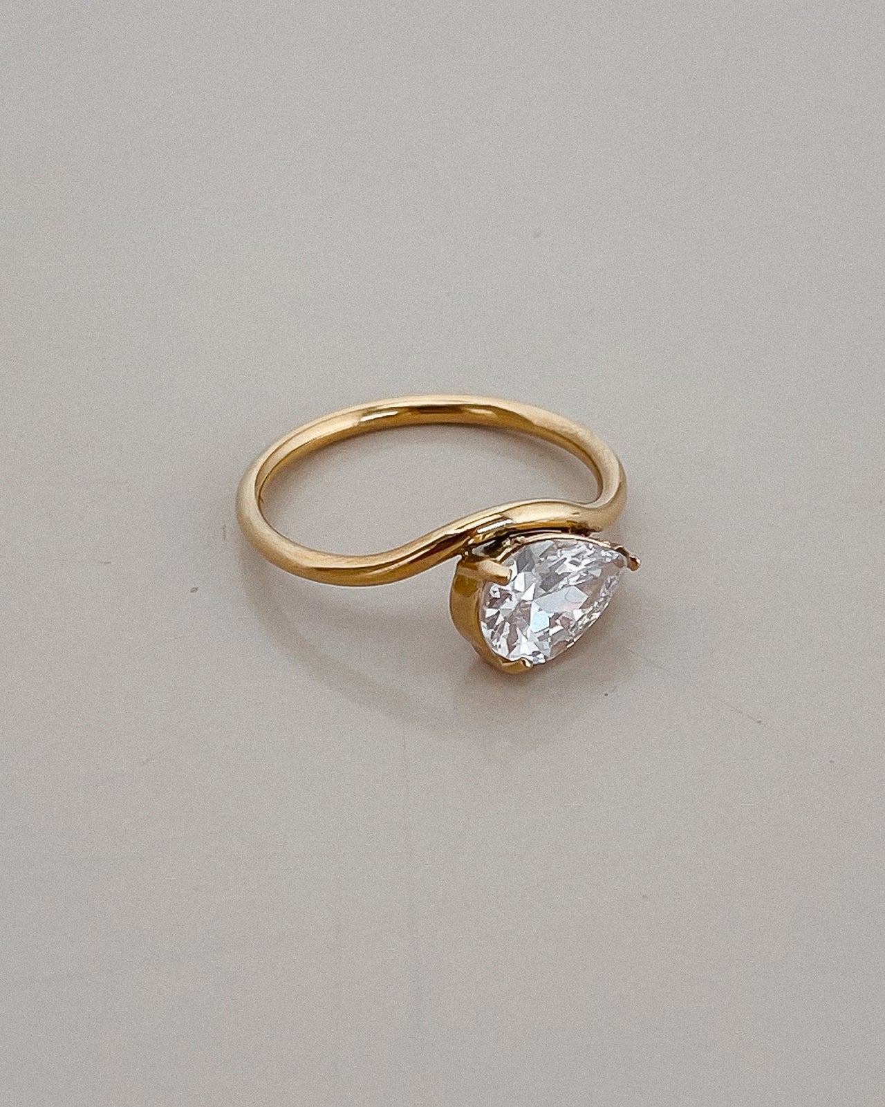 TEARDROP DIAMOND RING 18K GOLD PVD - STUDIO JO STORE  