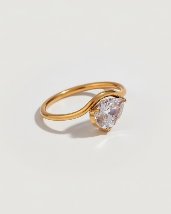 TEARDROP DIAMOND RING 18K GOLD PVD - STUDIO JO STORE  