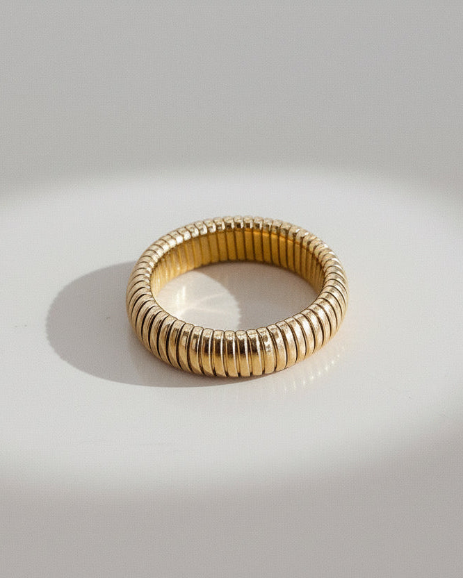 COILED STRECH SLINKY RING 18K GOLD - STUDIO JO STORE  