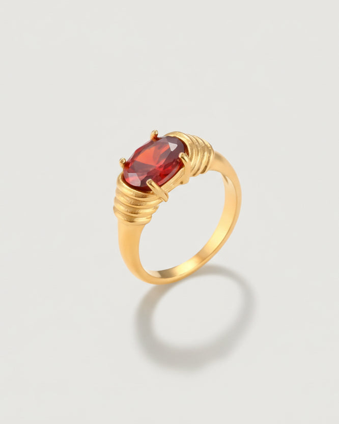 RUBY RED VINTAGE RING 18K GOLD PVD - STUDIO JO STORE  